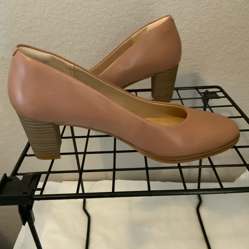 Elegant Tan Women's Heels ~ wide